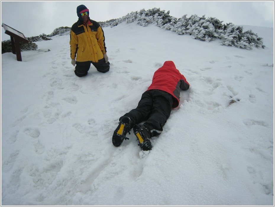 2011-03-08 11-52-53-主峰上玩雪.JPG